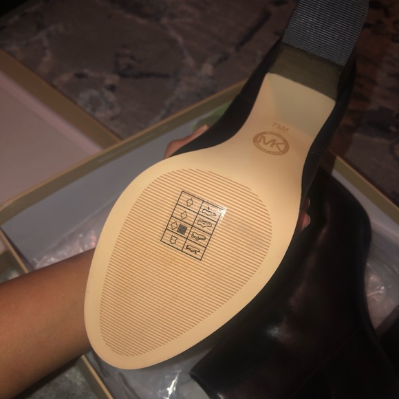 New Michael Kors Black boots - Picture 5 of 6